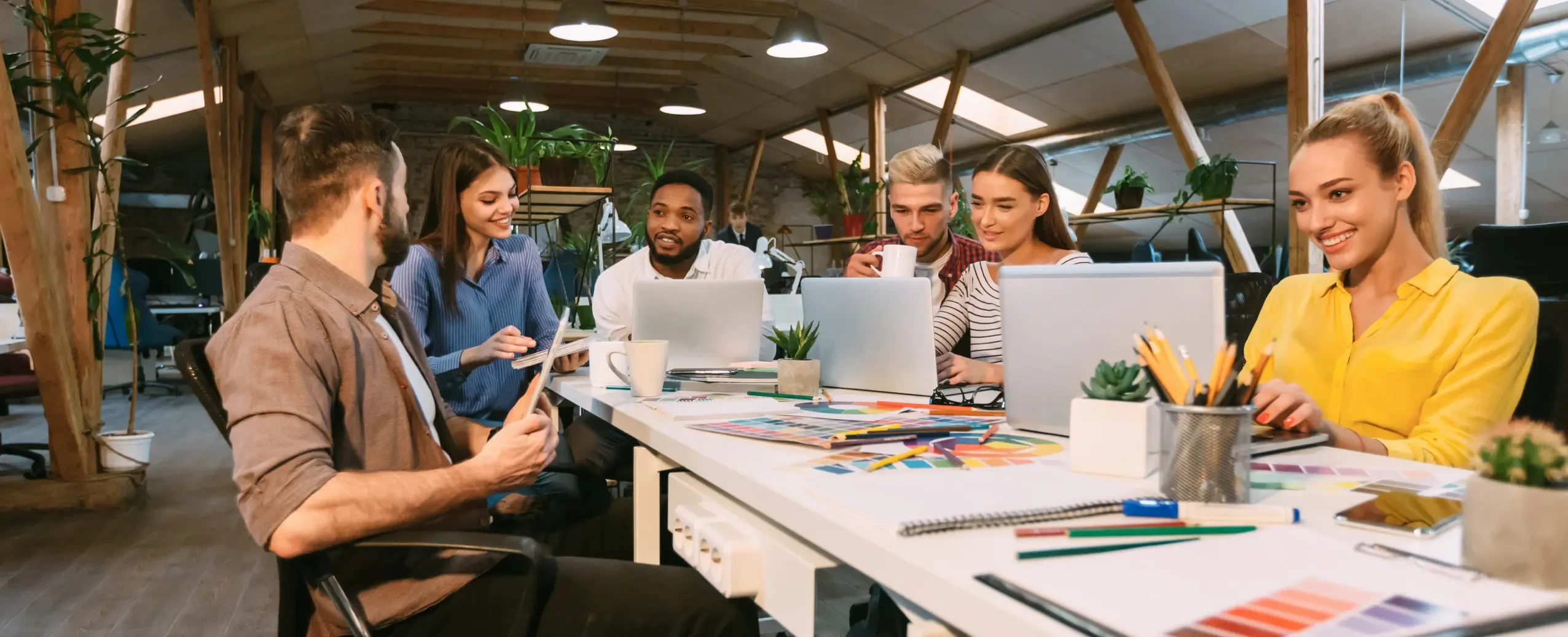 Paid Ads Specialists having team discussion